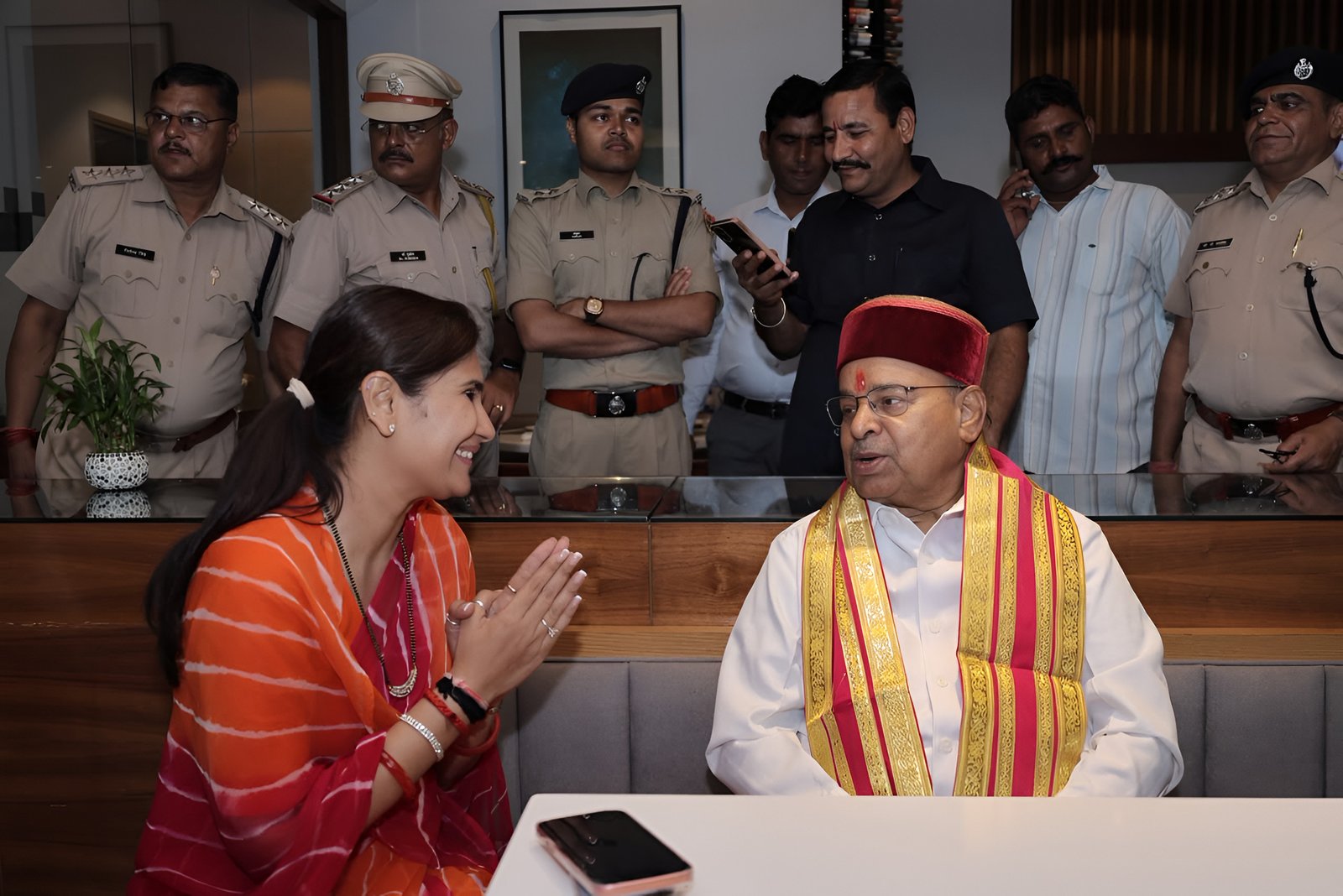कर्नाटक के राज्यपाल थावरचंद गहलोत के नाथद्वारा आगमन पर विधायक दीप्ति किरण माहेश्वरी ने किया आत्मीय स्वागत