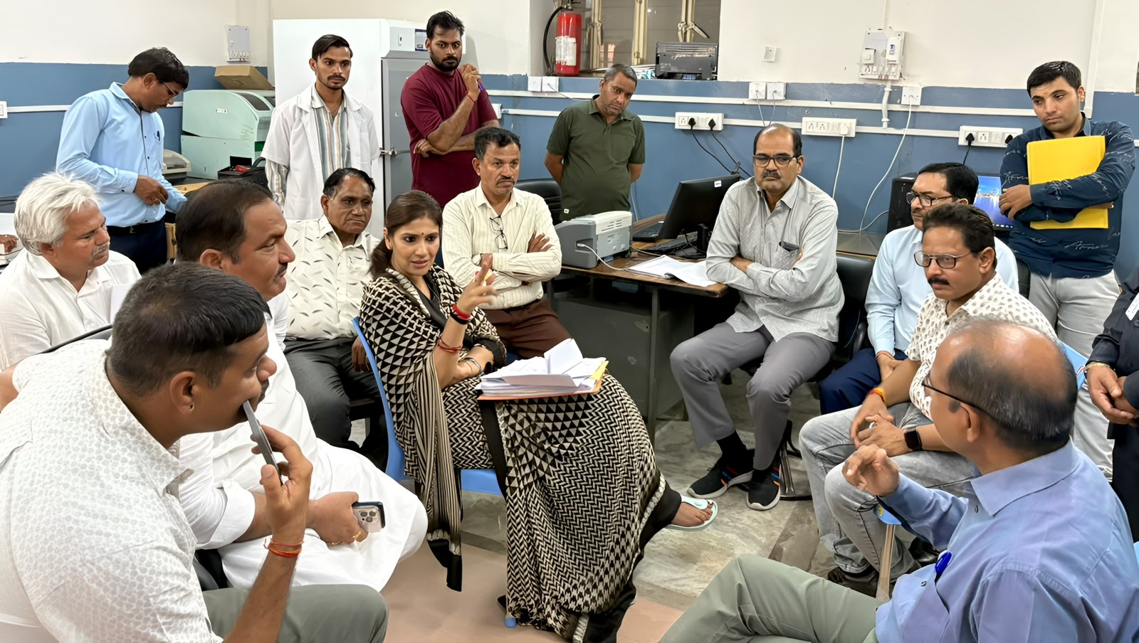 MLA Deepti Kiran Maheshwari Conducts Surprise Inspection of RK Government Hospital, Directs Improvements in Healthcare Services